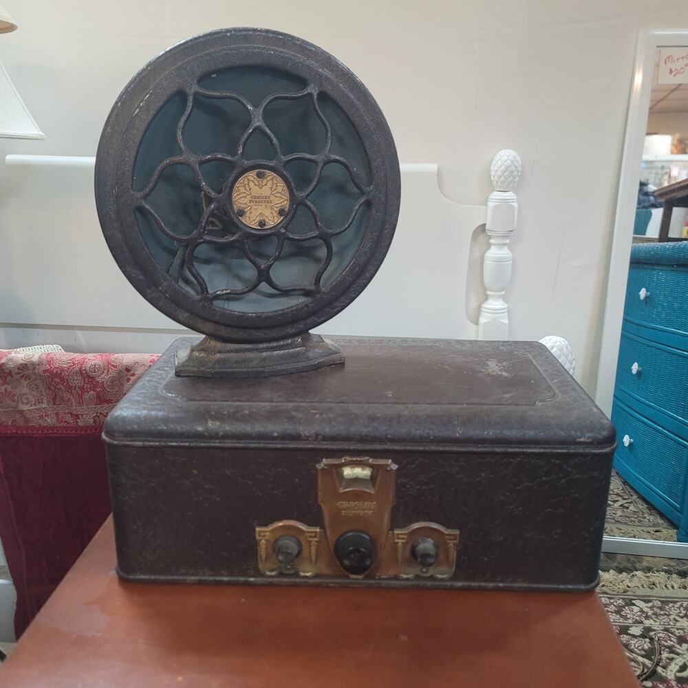 Crosley 706 Shadowbox breadbox radio w/ dynacone speaker tube casket UNTESTED